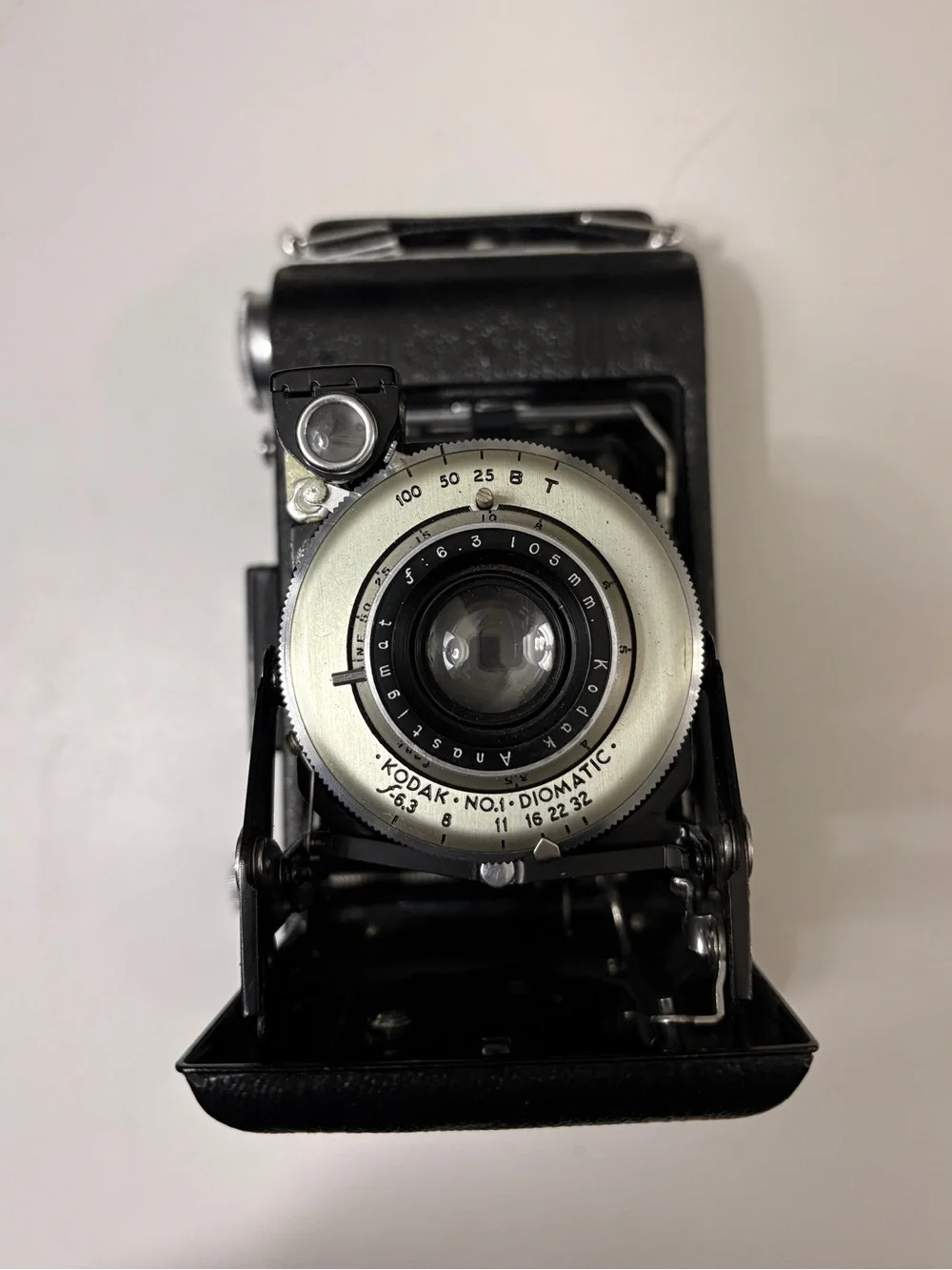 Vintage Kodak Vigilant Six-20 Folding Camera with original Yellow Box